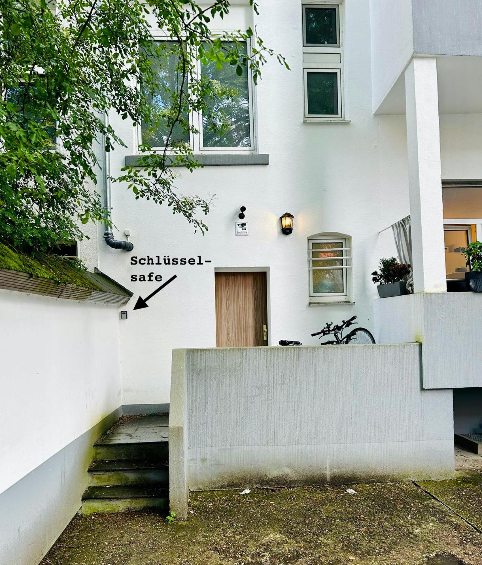 Feelslikehome - Urbane Altbauwohnung Mit Dachterasse& Parkplatz Bochum Eksteriør billede